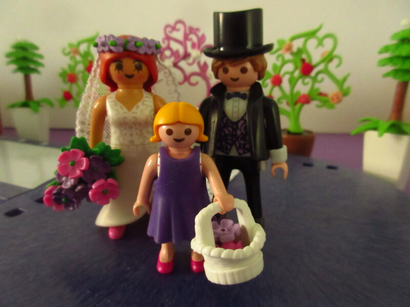 It's spring time for the Playmobil people in our house...