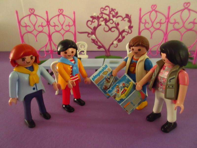 It's spring time for the Playmobil people in our house...