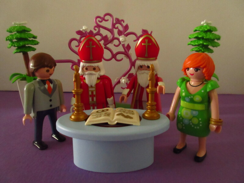 It's spring time for the Playmobil people in our house...