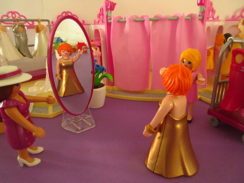 It's spring time for the Playmobil people in our house...