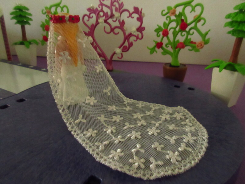 It's spring time for the Playmobil people in our house...