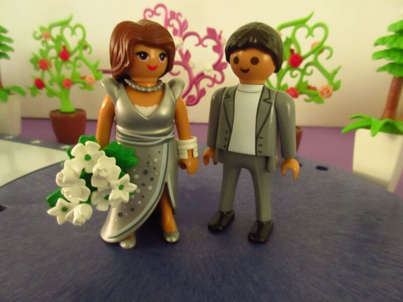 It's spring time for the Playmobil people in our house...