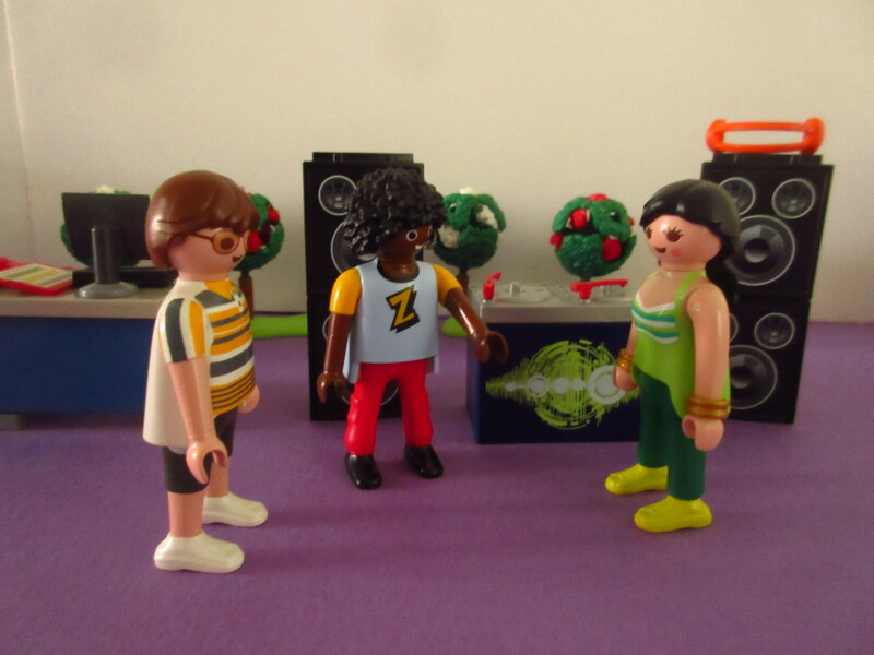 It's spring time for the Playmobil people in our house...