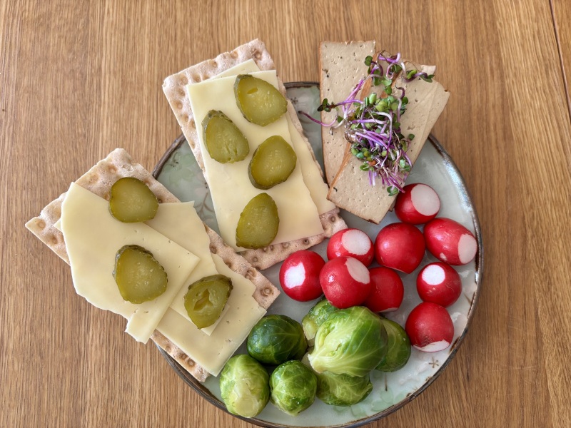 What we ate today in a calorie deficit - whole food  edition (and how do we feel?)