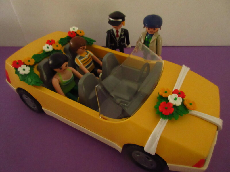 It's spring time for the Playmobil people in our house...