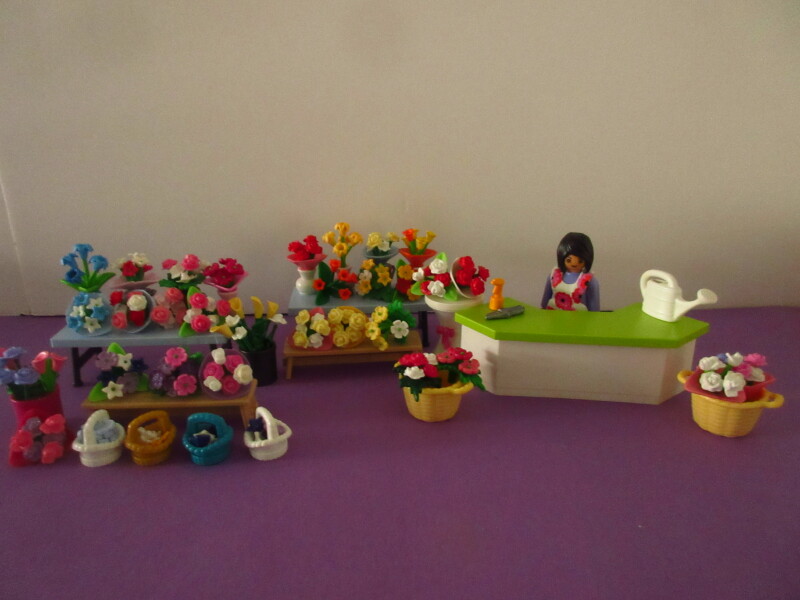 It's spring time for the Playmobil people in our house...