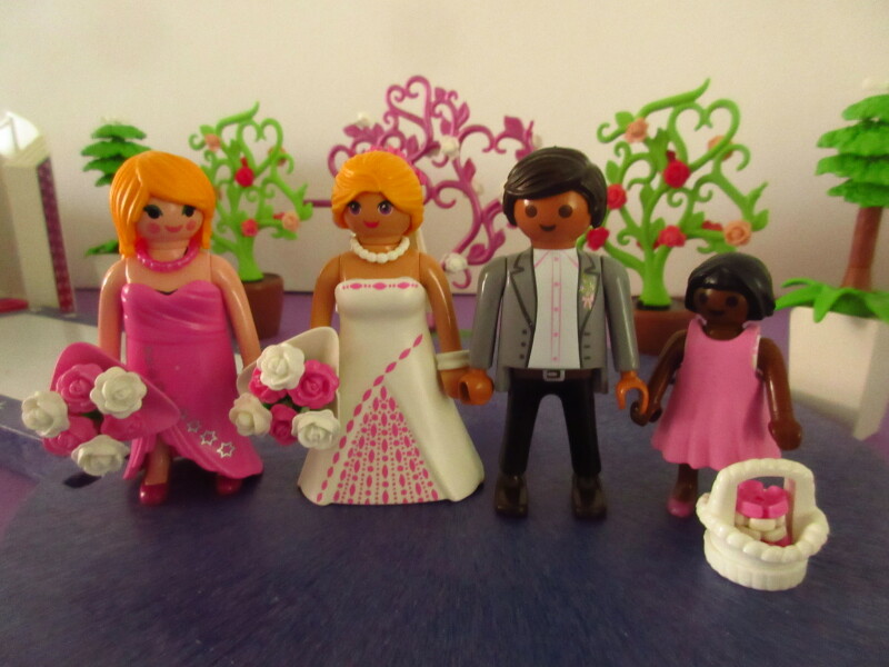 It's spring time for the Playmobil people in our house...