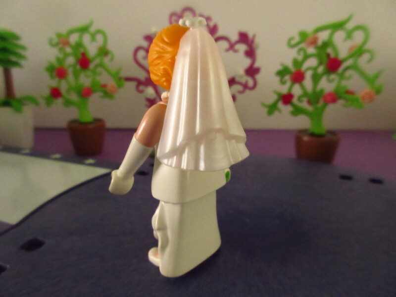 It's spring time for the Playmobil people in our house...