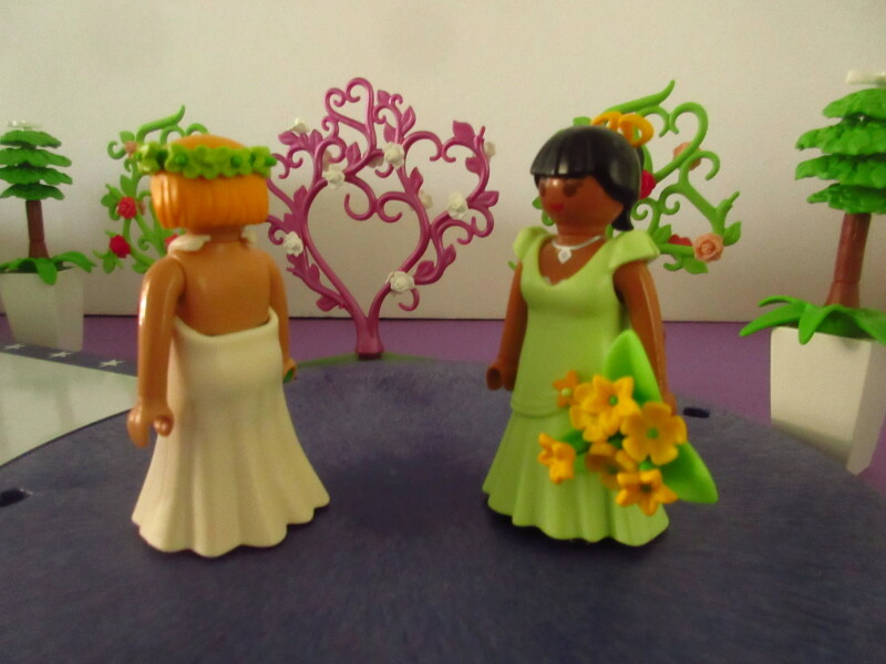 It's spring time for the Playmobil people in our house...