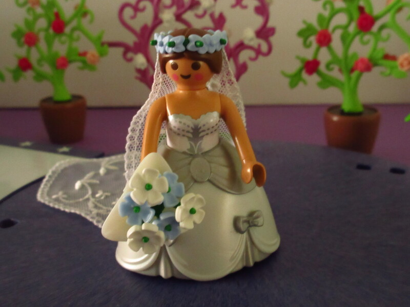 It's spring time for the Playmobil people in our house...