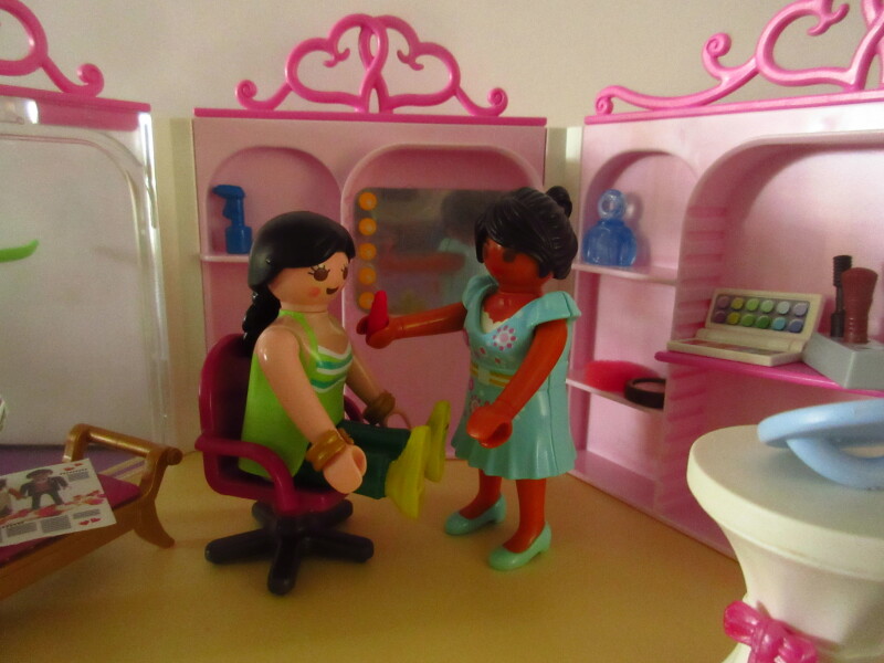 It's spring time for the Playmobil people in our house...