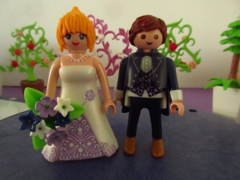 It's spring time for the Playmobil people in our house...