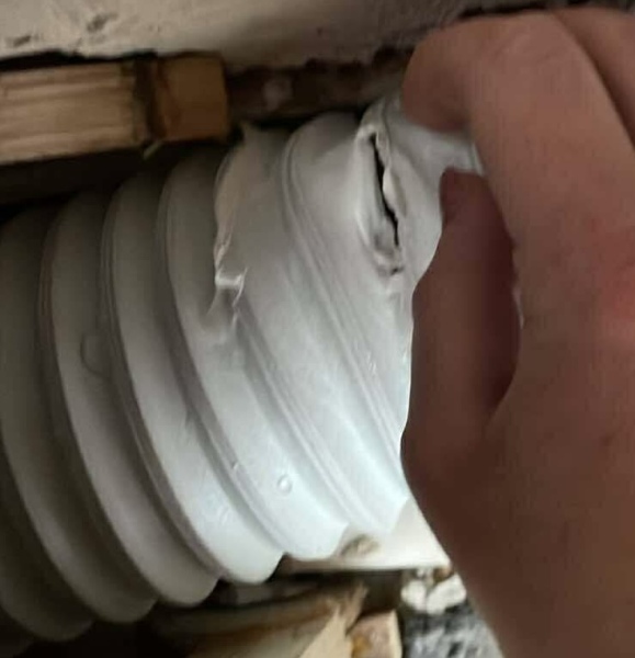 Slit in waste pipe - how?