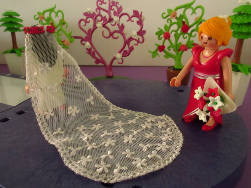 It's spring time for the Playmobil people in our house...