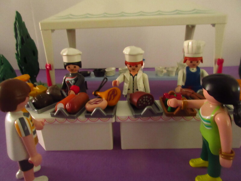 It's spring time for the Playmobil people in our house...