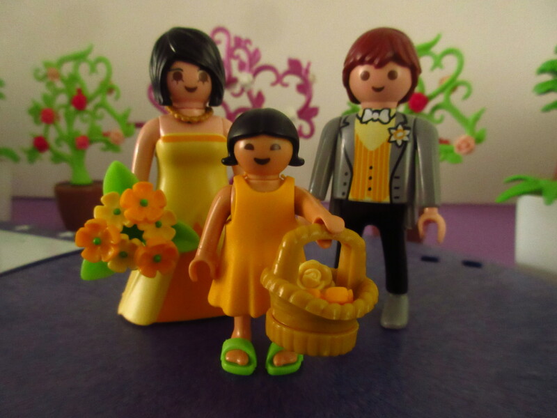 It's spring time for the Playmobil people in our house...