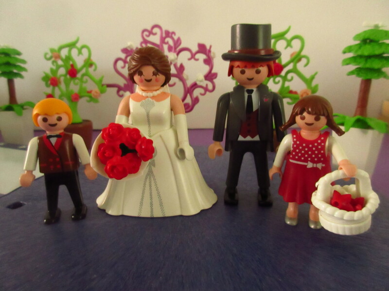 It's spring time for the Playmobil people in our house...