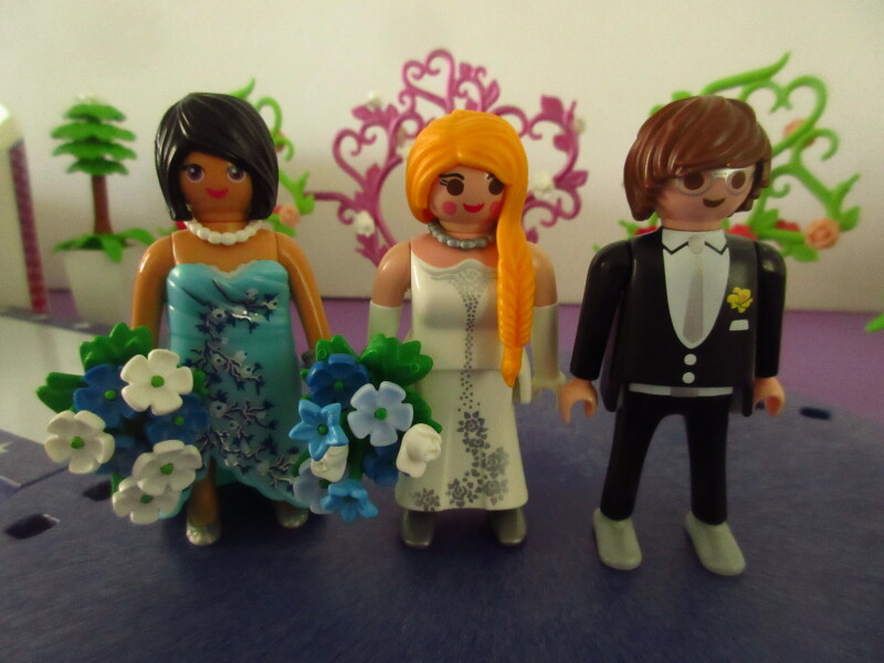 It's spring time for the Playmobil people in our house...