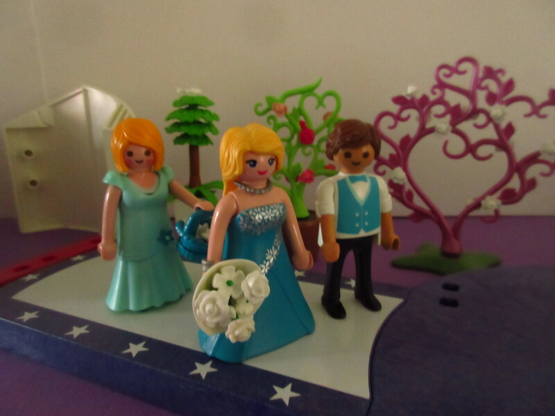 It's spring time for the Playmobil people in our house...