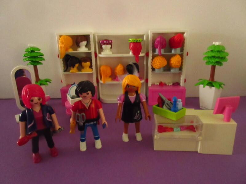 It's spring time for the Playmobil people in our house...