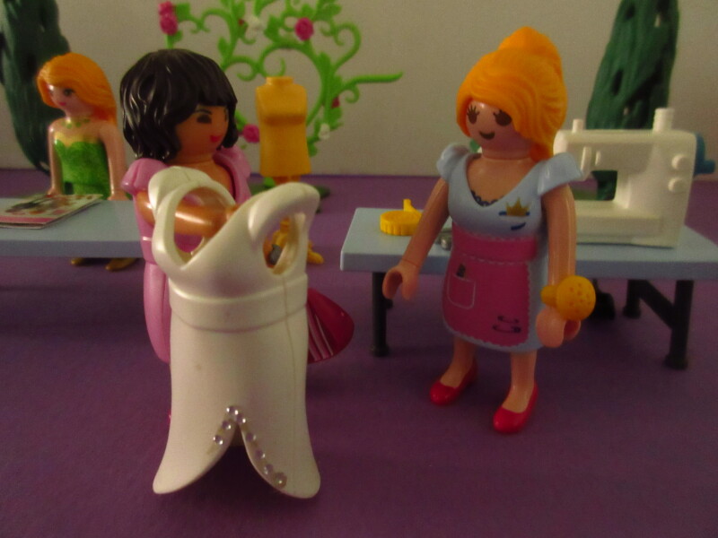 It's spring time for the Playmobil people in our house...