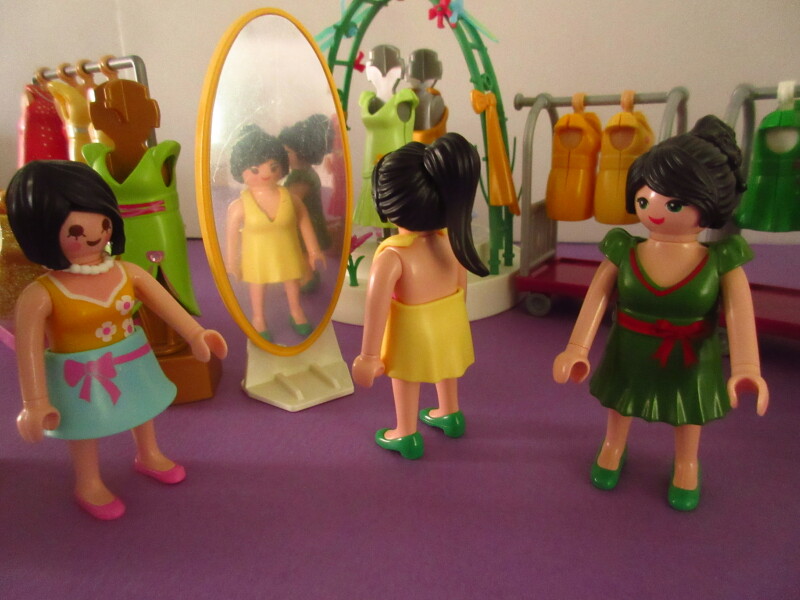 It's spring time for the Playmobil people in our house...