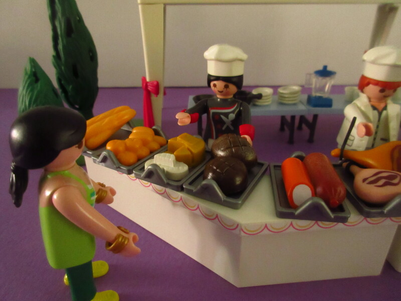 It's spring time for the Playmobil people in our house...
