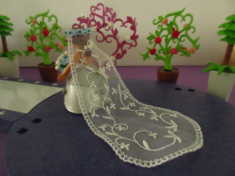 It's spring time for the Playmobil people in our house...