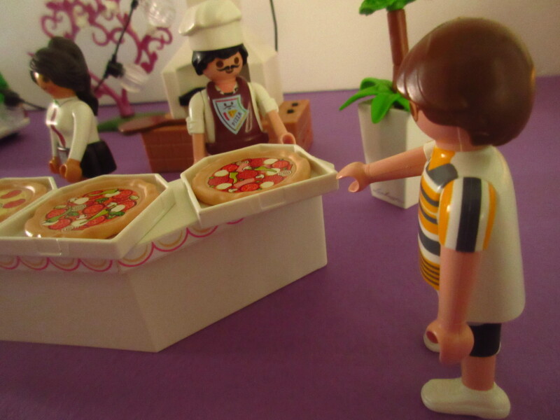 It's spring time for the Playmobil people in our house...