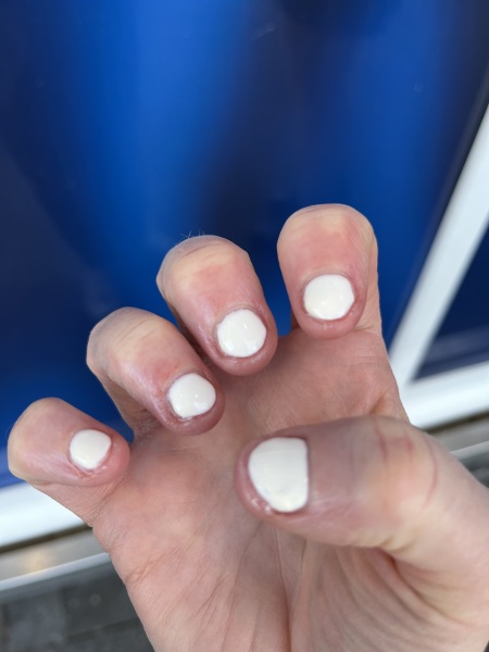 To be disappointed with this gel manicure?