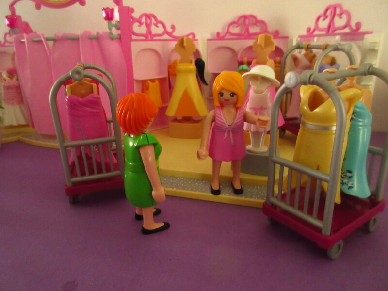 It's spring time for the Playmobil people in our house...