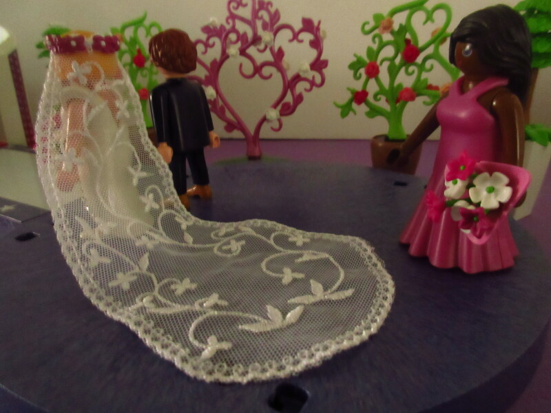 It's spring time for the Playmobil people in our house...