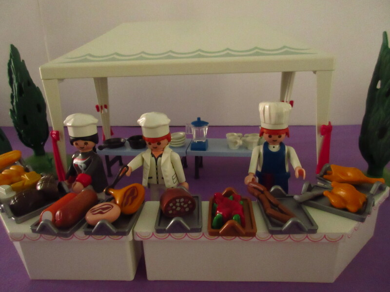 It's spring time for the Playmobil people in our house...