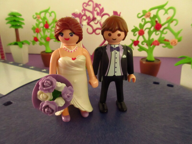 It's spring time for the Playmobil people in our house...