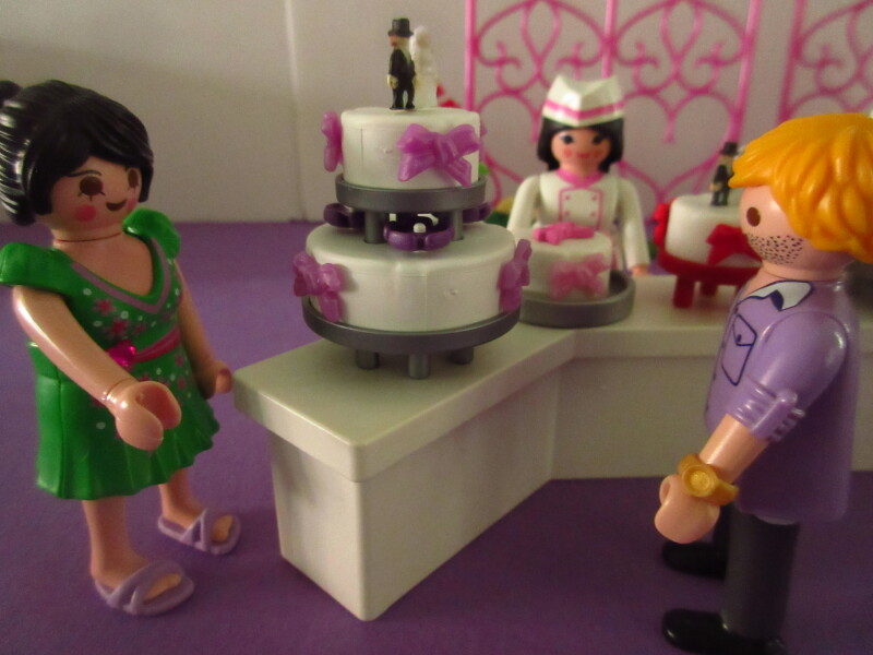 It's spring time for the Playmobil people in our house...