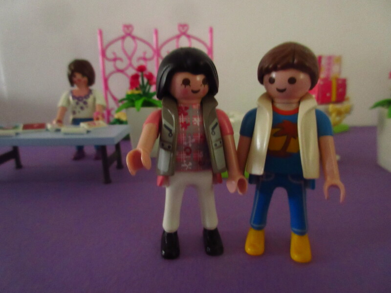 It's spring time for the Playmobil people in our house...