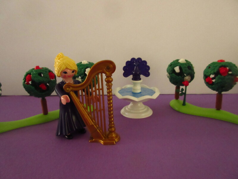 It's spring time for the Playmobil people in our house...