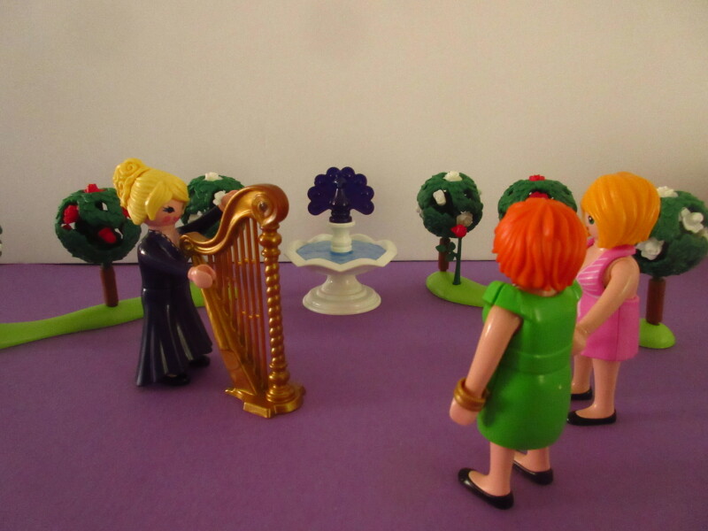 It's spring time for the Playmobil people in our house...