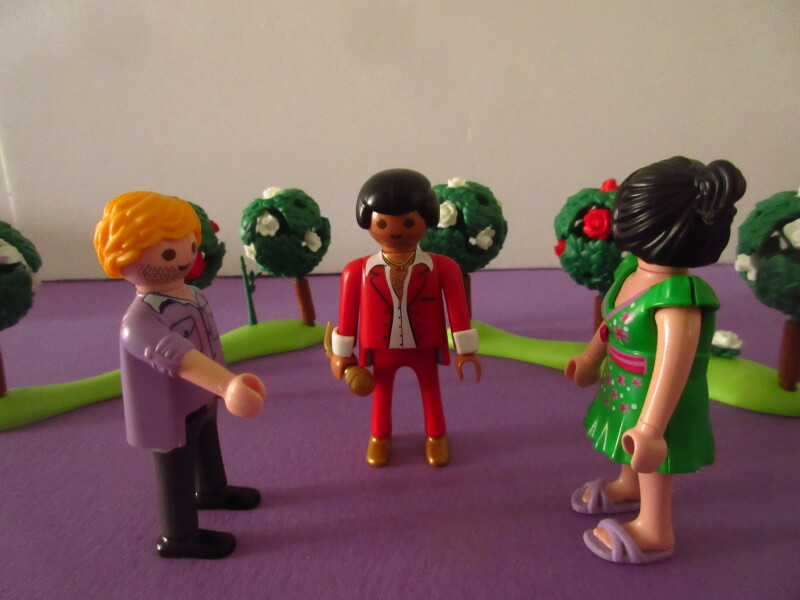 It's spring time for the Playmobil people in our house...