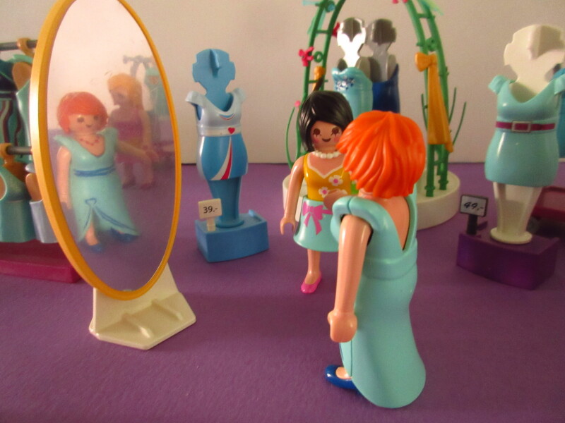 It's spring time for the Playmobil people in our house...