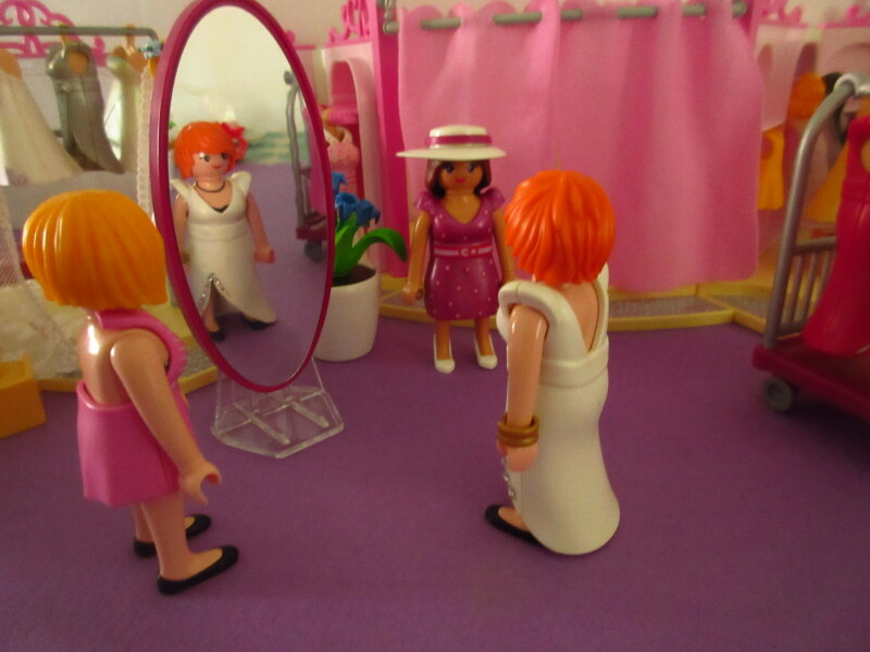 It's spring time for the Playmobil people in our house...