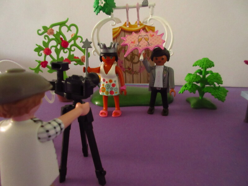 It's spring time for the Playmobil people in our house...