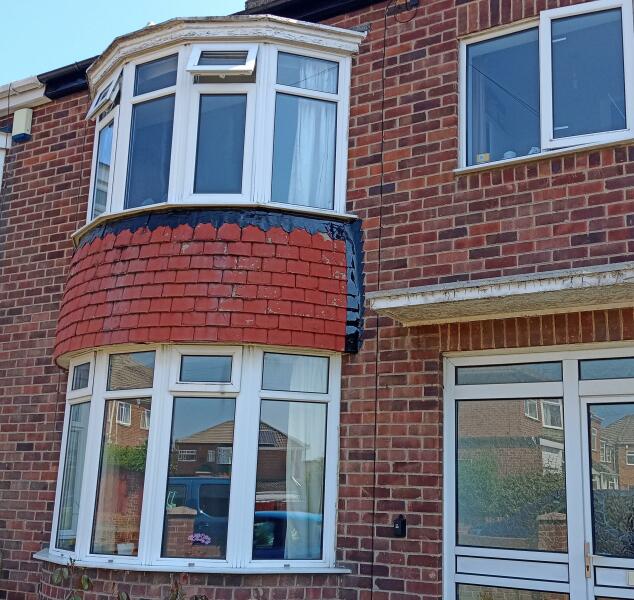 Bay windows tile Paint - the right RED!