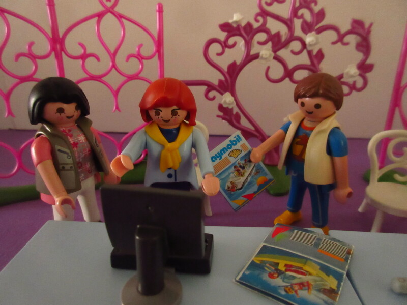 It's spring time for the Playmobil people in our house...