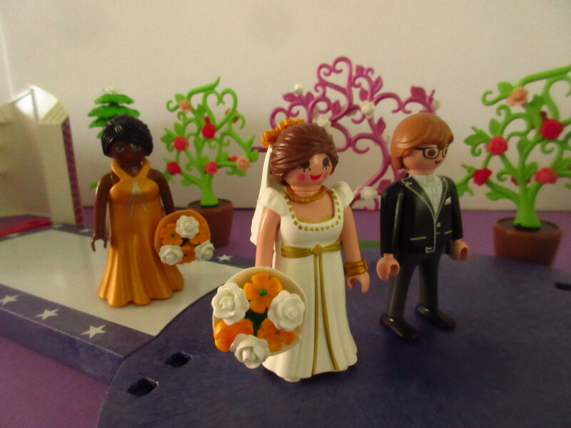 It's spring time for the Playmobil people in our house...
