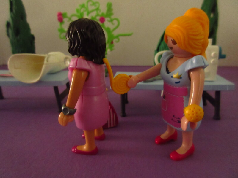 It's spring time for the Playmobil people in our house...