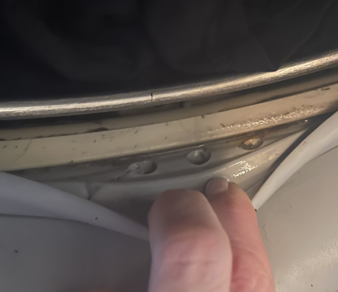 Has anyone got a Bosch washer they can check seal on for me?