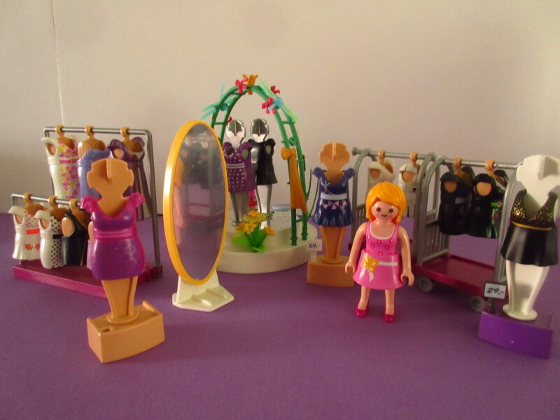 It's spring time for the Playmobil people in our house...