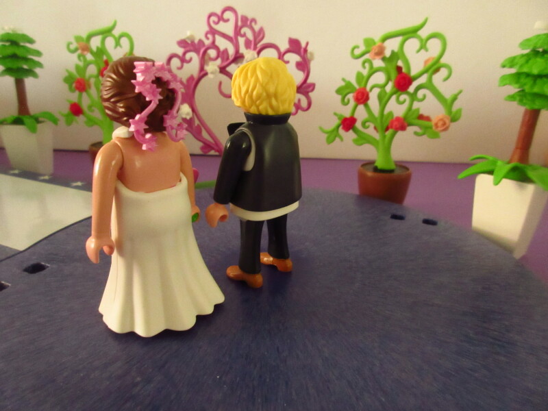 It's spring time for the Playmobil people in our house...