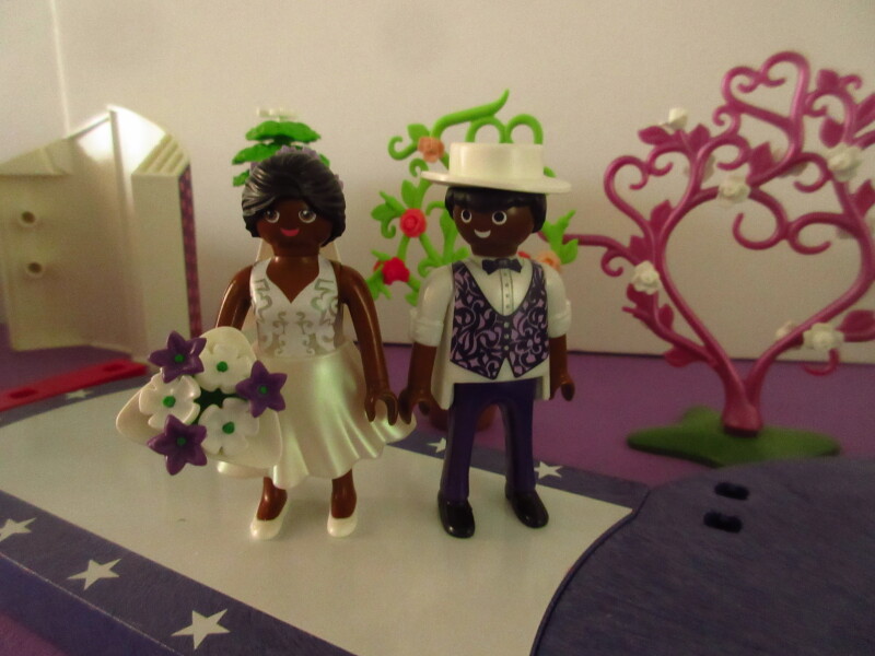 It's spring time for the Playmobil people in our house...